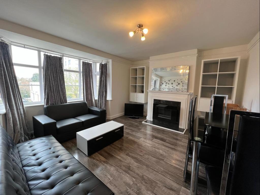 Bright And Spacious 2 Bedroom Apartment Sutton  Exterior photo